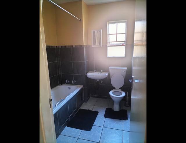 2 bed property to rent in VORNA VALLEY